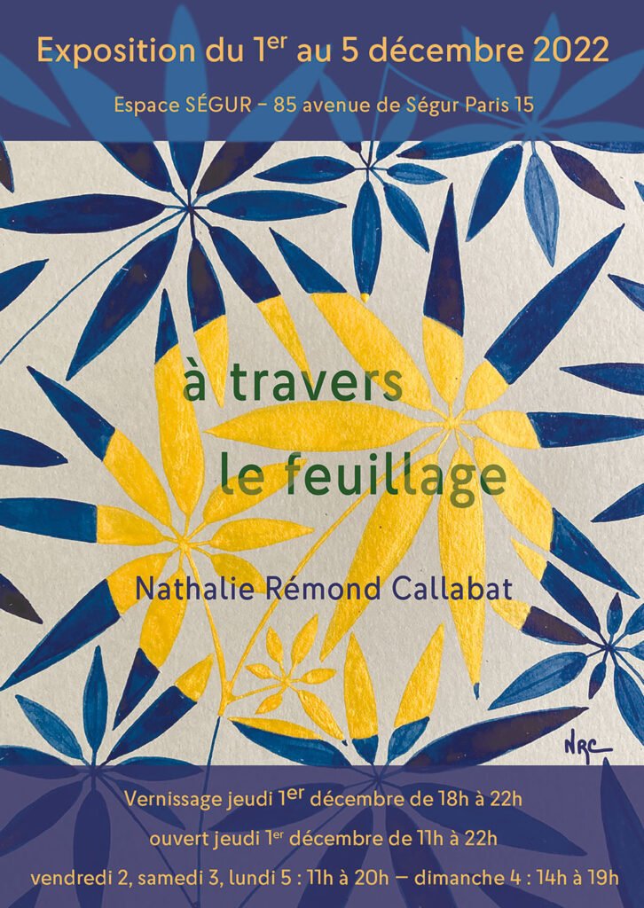 Recto du flyer de l'exposition Nathalie Rémond Callabat. À travers le feuillage est écrit sur la forme du soleil, forme suggérée par le seul changement de couleur des feuilles.